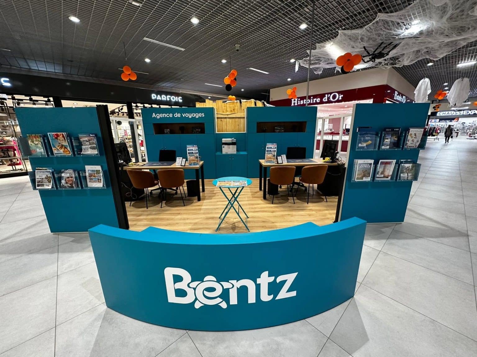 Agencement d'un espace commercial pour Voyages Bentz au Centre Commercial de Sarrebourg