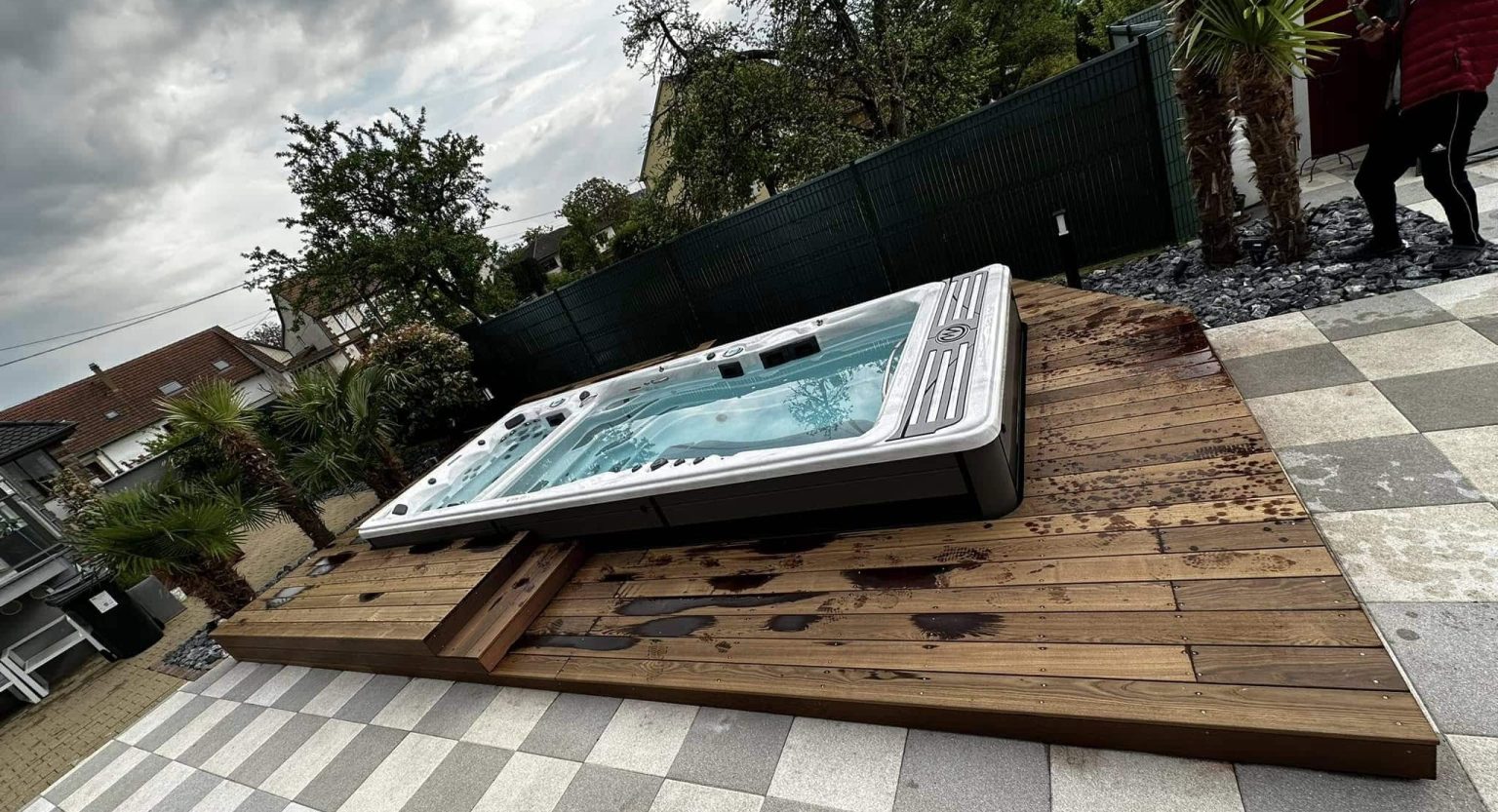 Habillage de spa en frêne thermo-chauffé